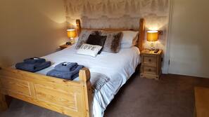 Desk, iron/ironing board, free WiFi, linens