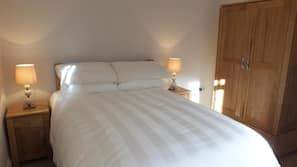 2 bedrooms, iron/ironing board, Internet, linens