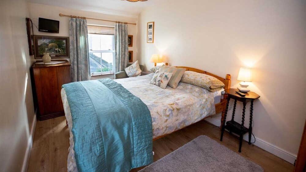 Trafalgar Road 21 Deals & Reviews (Tenby, GBR) Wotif