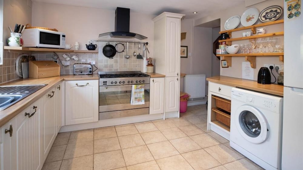 Trafalgar Road 21 Deals & Reviews (Tenby, GBR) Wotif