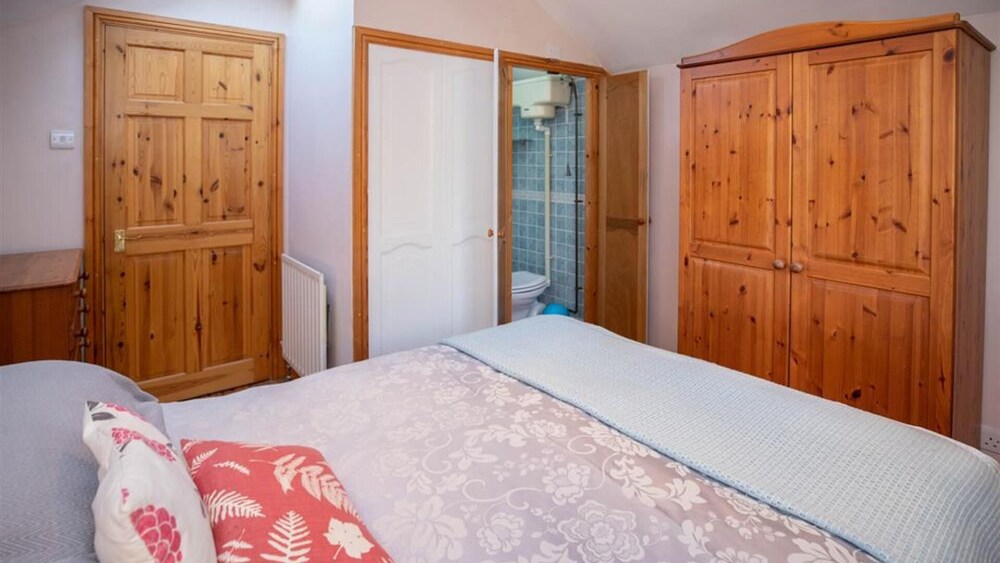 Trafalgar Road 21 Deals & Reviews (Tenby, GBR) Wotif