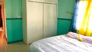 2 bedrooms, iron/ironing board, free WiFi, linens