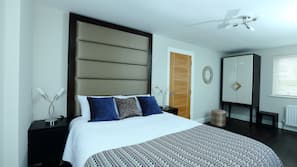 1 bedroom, Egyptian cotton sheets, premium bedding, Select Comfort beds