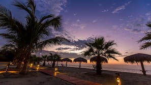 Ubicación a pie de playa, sombrillas y vóley playa