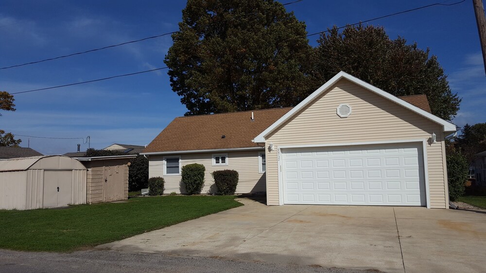 Lakefront home on AllSports Long Lake in Burr Oak Best Rates & Deals on Orbitz