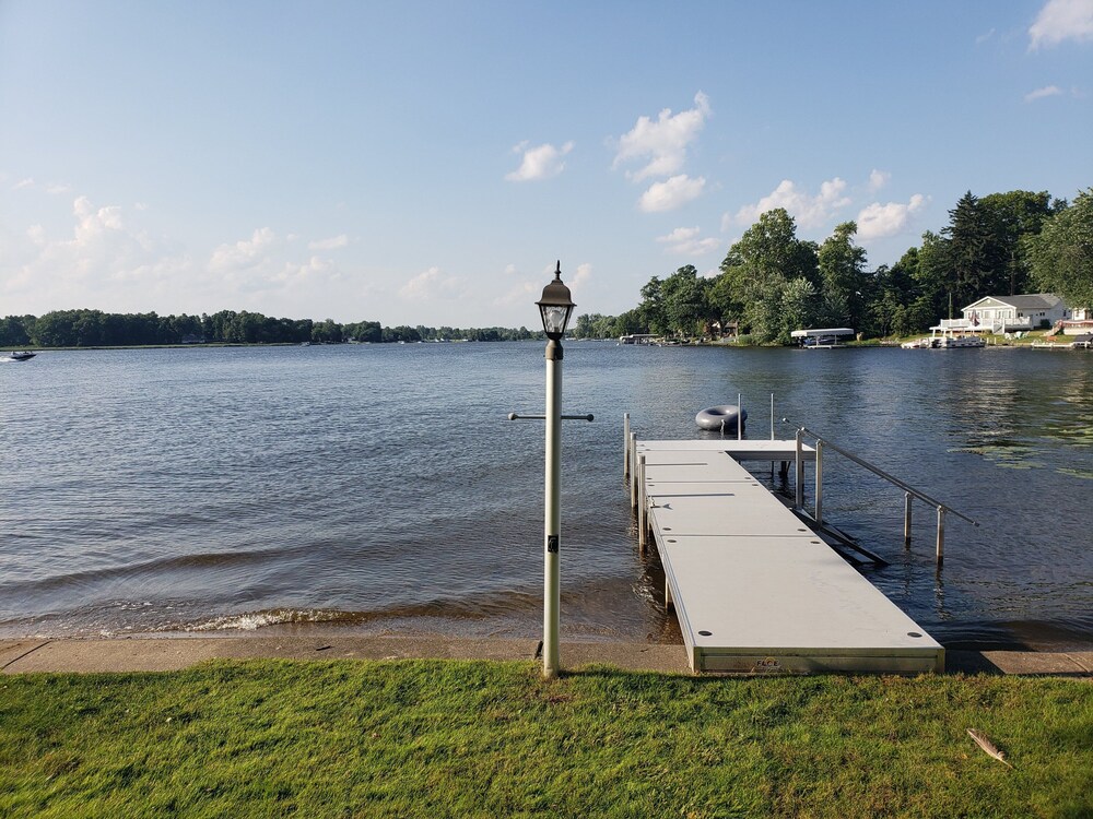 Lakefront Home On All-sports Long Lake in Burr Oak | Best Rates & Deals