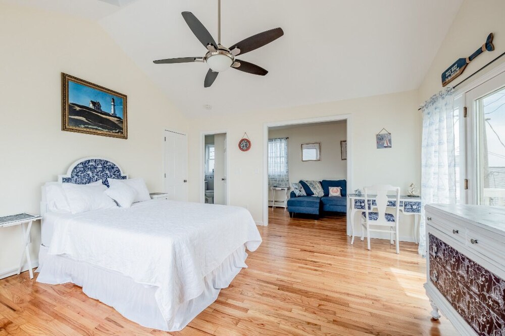 Charming Fairfield Beach House At Lighthouse Point In New Haven