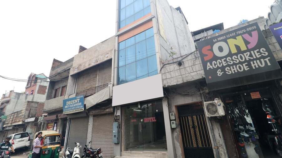 OYO 15546 Hotel KK
