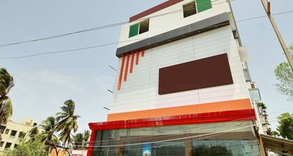 OYO 15948 Hotel Srees