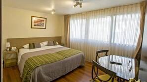 In-room safe, free WiFi, linens