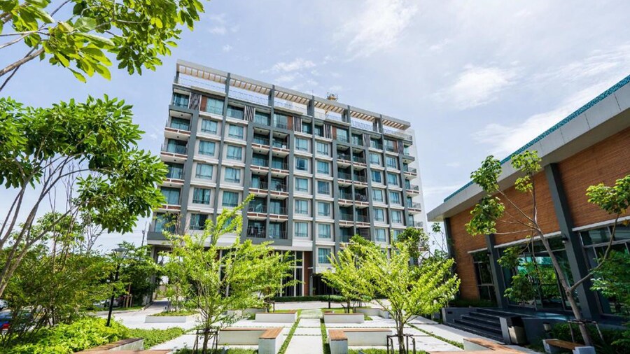 ออนป้า โฮเทล แอนด์ เรสซิเดนซ์ บางแสน