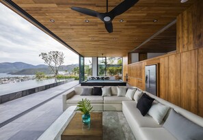 Venity Chill (Potential noise disturbance due to nearby construction) | Living area | Smart TV