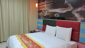 Desk, blackout drapes, free WiFi, bed sheets