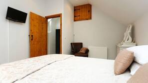 3 bedrooms, free cots/infant beds, linens