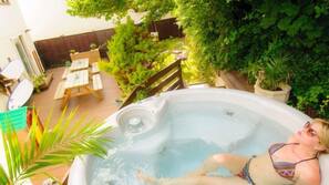 Outdoor spa bath