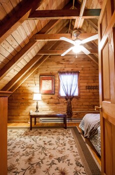 Cabin In The Woods Near Ricketts Glen With Modern Amenities