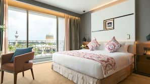 Hypo-allergenic bedding, minibar, in-room safe, desk