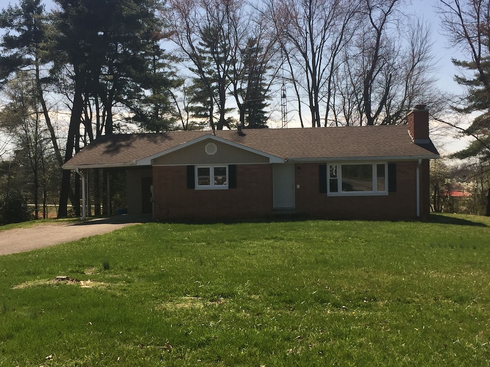 3 Bedroom Furnished House Across From Holiday World in Jasper, United States