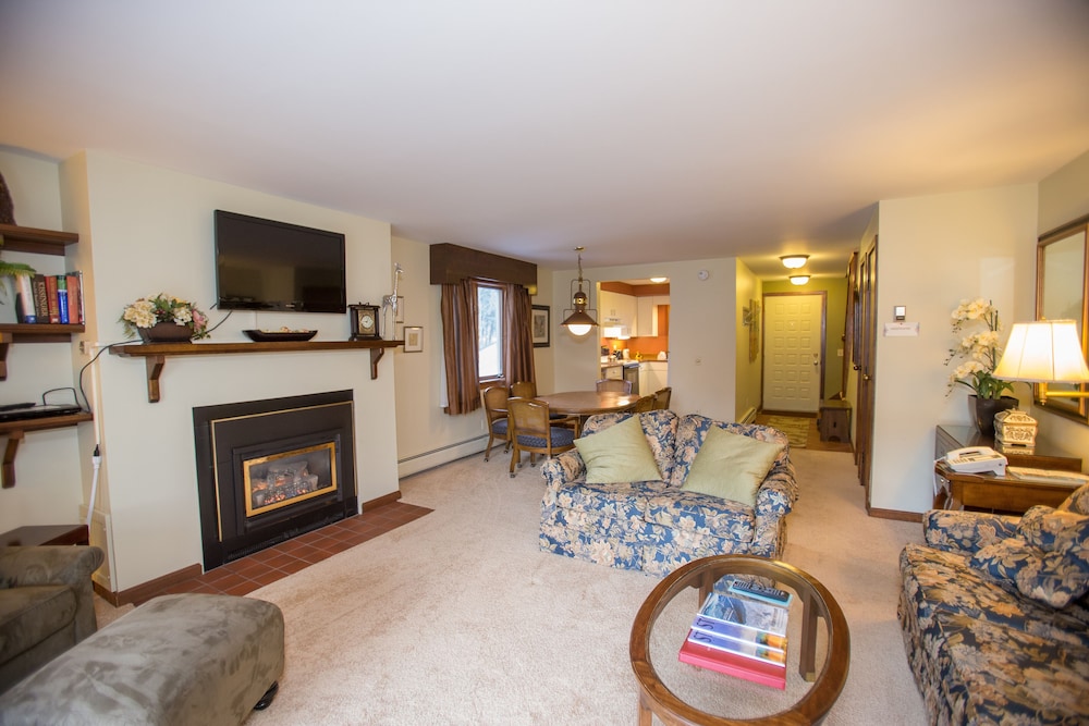 Book Your Summer Stowe Vacation 2 Br Condo 1 Mile