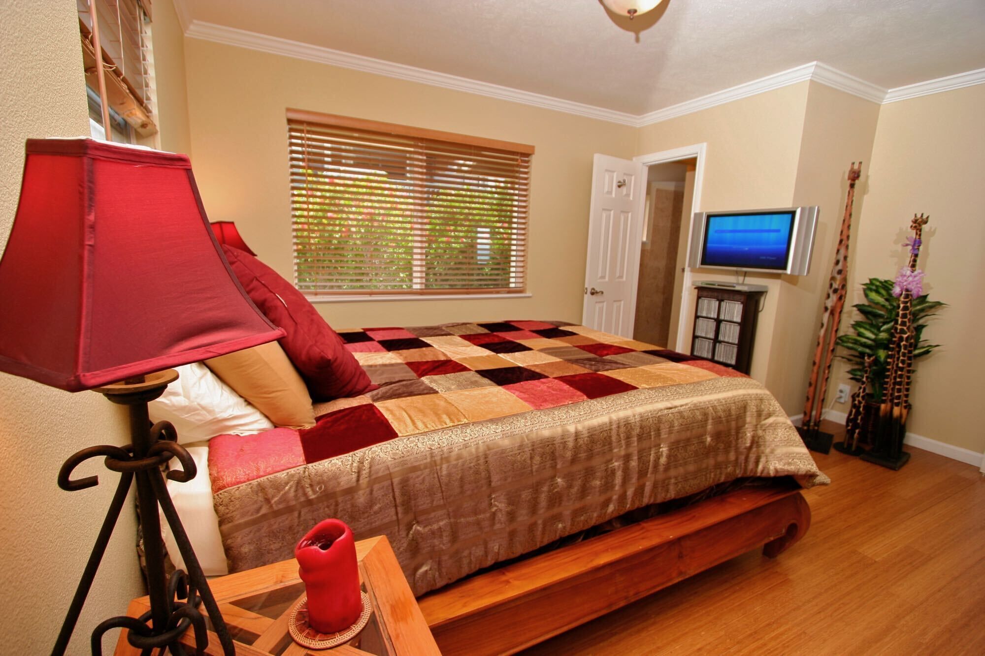 Pookela Paradise 2-panoramic Ocean Views, Big Yard, Secluded but Close to Town in Makawao, United States