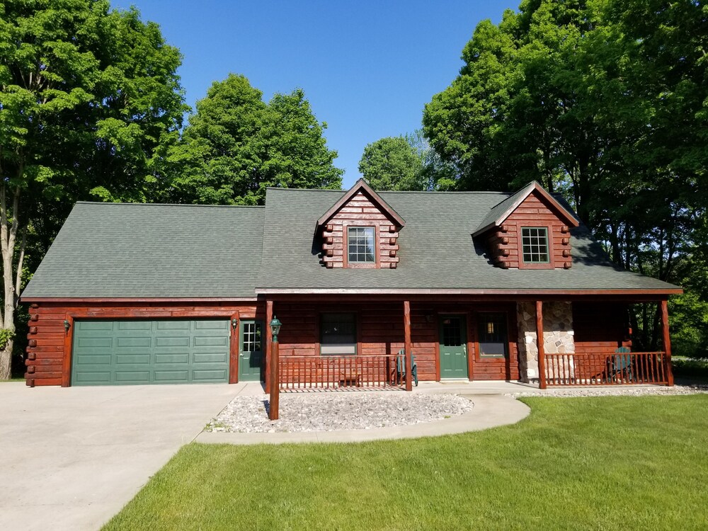 Spacious Log Cabin By Crystal Mountain Resort Minutes From Skiing