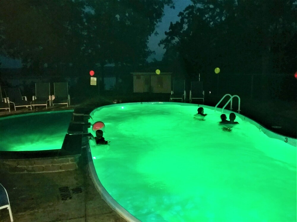 Condo at Kentucky Lake's Lynnhurst Family Resort in Murray Best Rates