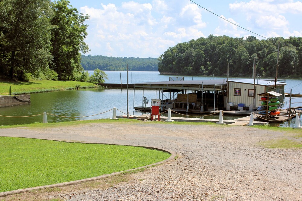 Condo 18 at Kentucky Lake's Lynnhurst Family Resort in Murray Best