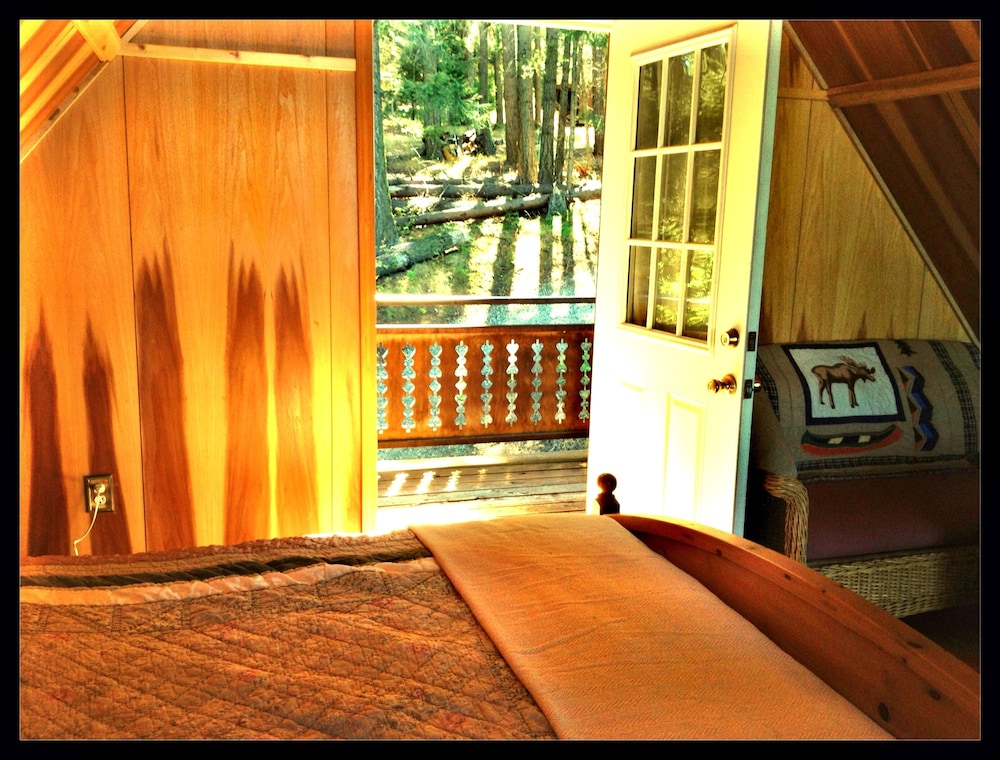 Stunning Views from Custom Cle Elum Cabin! Breweries, Hiking, Fishing