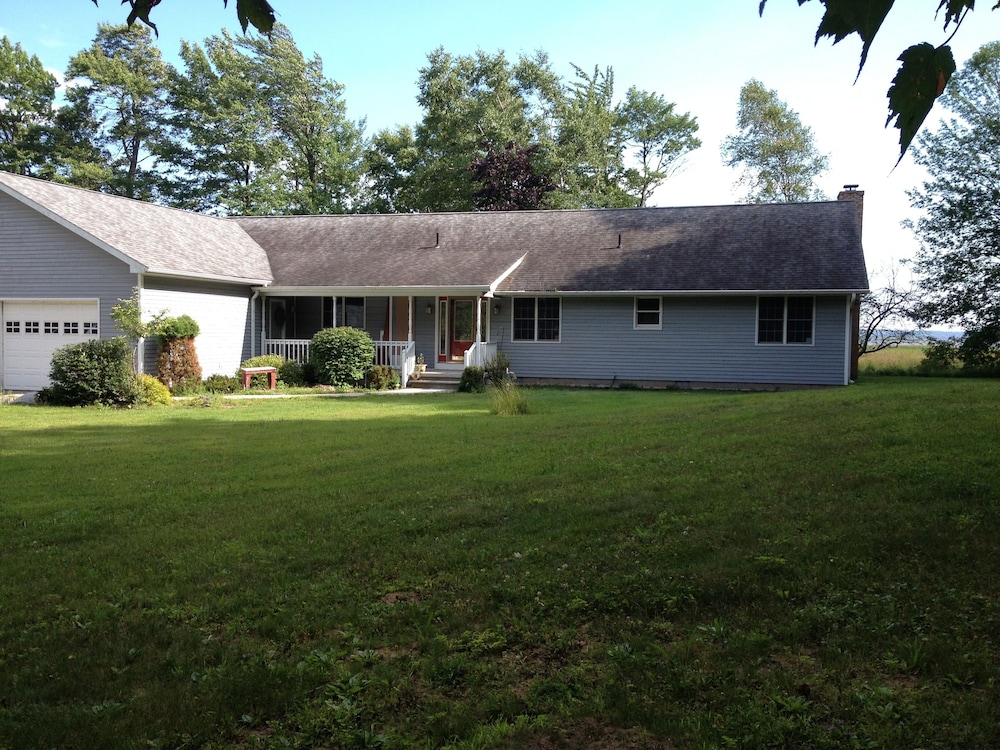 Waterfront Property On Little Bay De Noc in Escanaba, United States