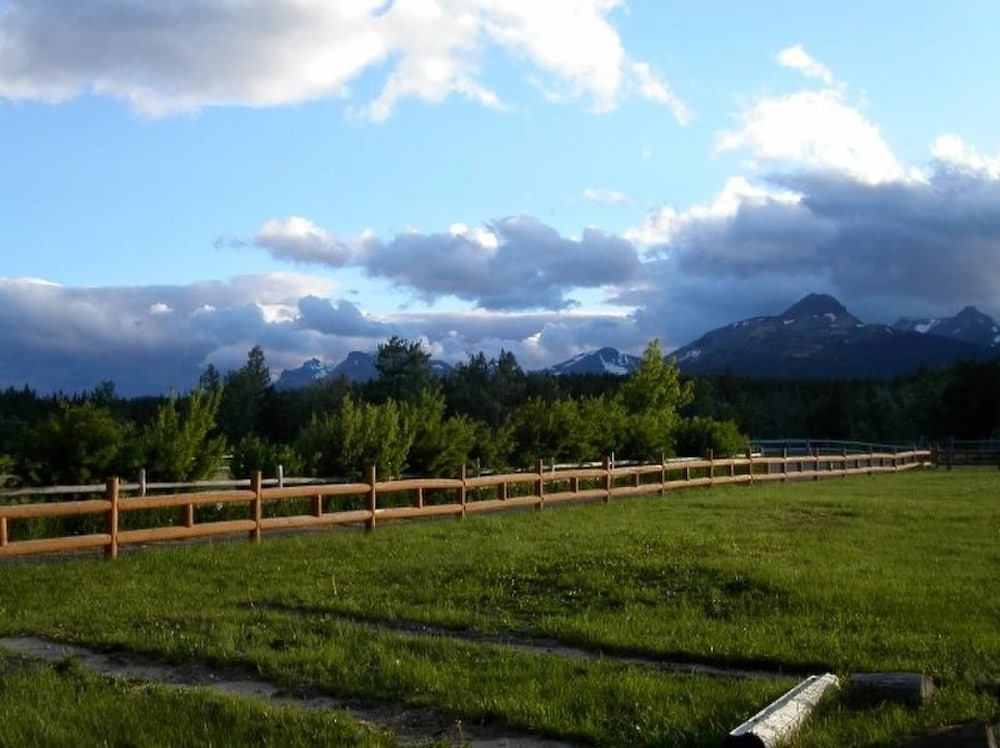 Book Today! Spectacular Mountain Views! in East Glacier Park, United States