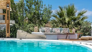 Outdoor pool, pool umbrellas, sun loungers