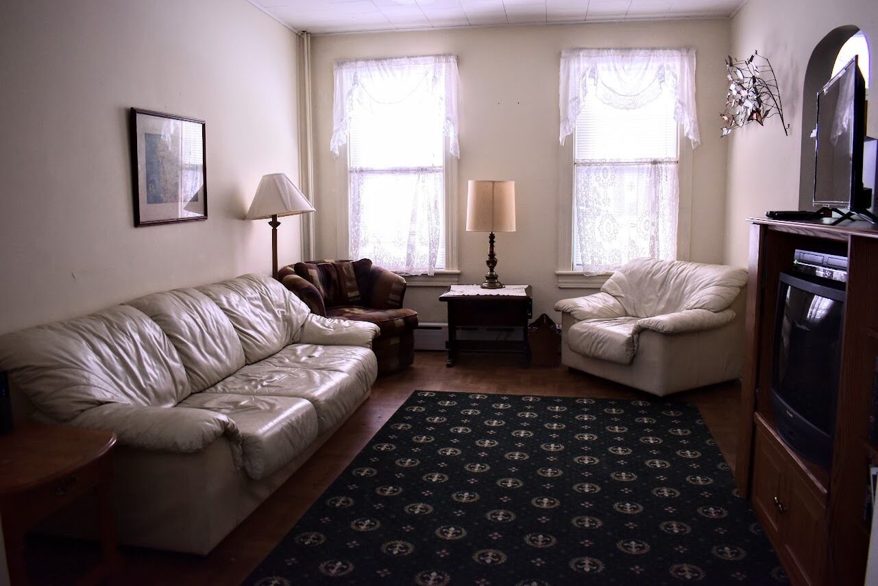 Family Friendly Home. Clean, Comfy, Easy Parking in Hazleton, United States
