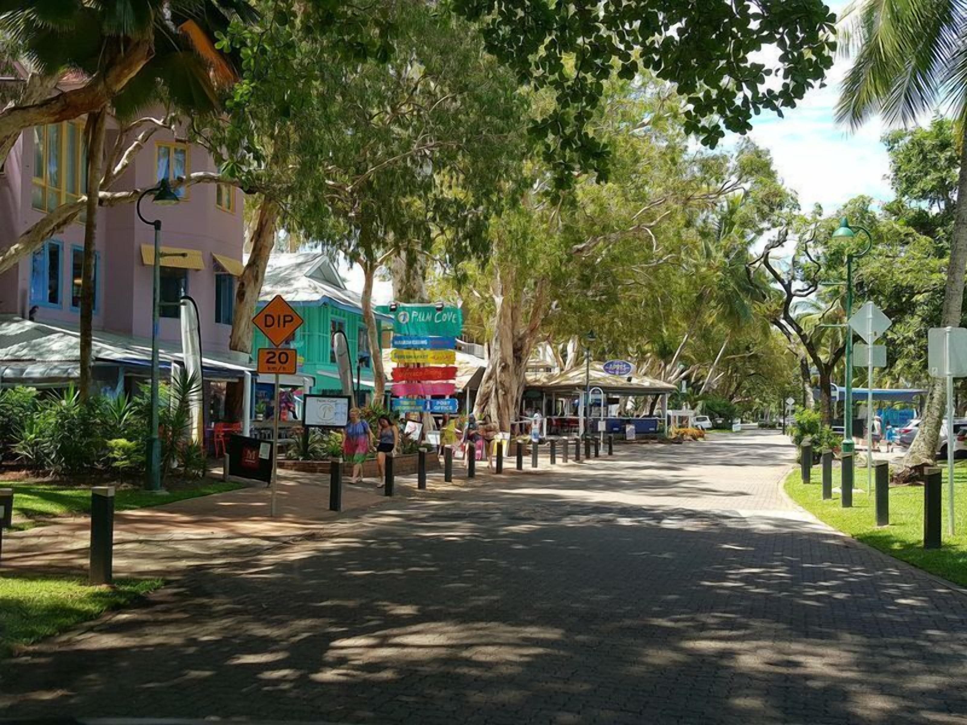 The Escape -1 @ Palm Cove