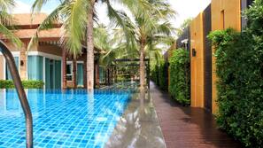 4 outdoor pools
