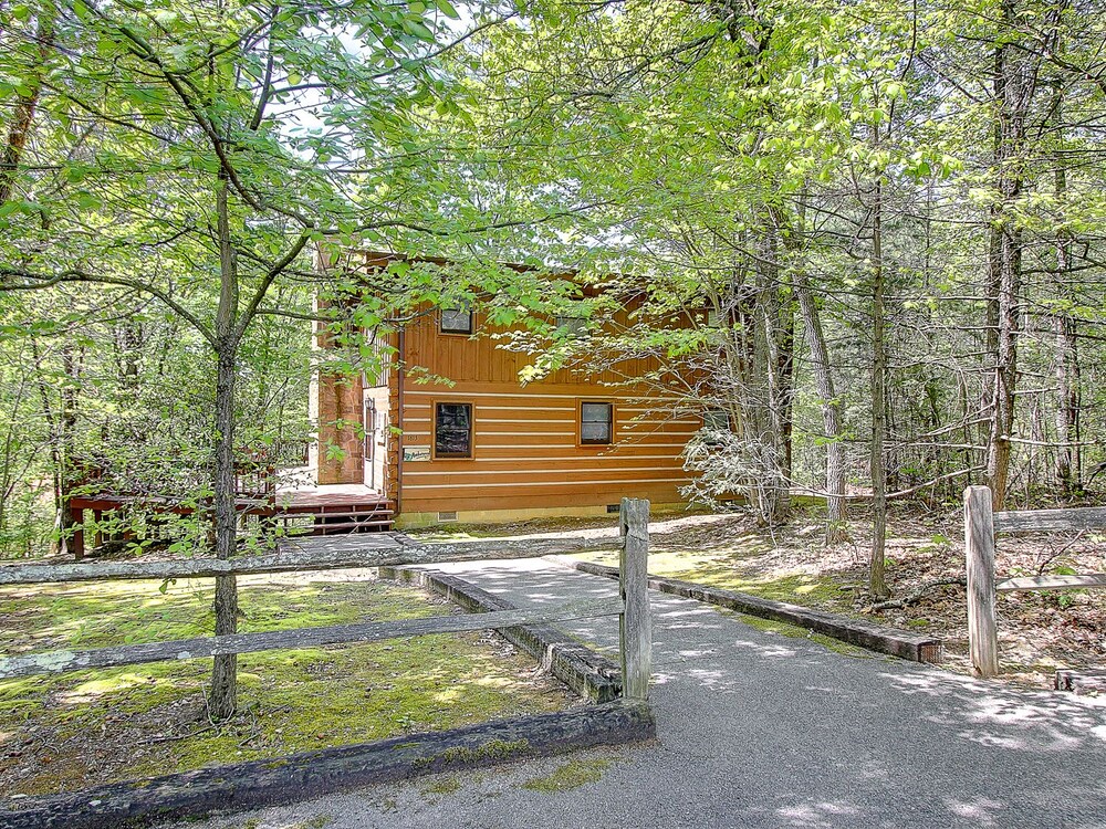 Amberwood 2 Bedroom Cabin In Gatlinburg Pigeon Forge