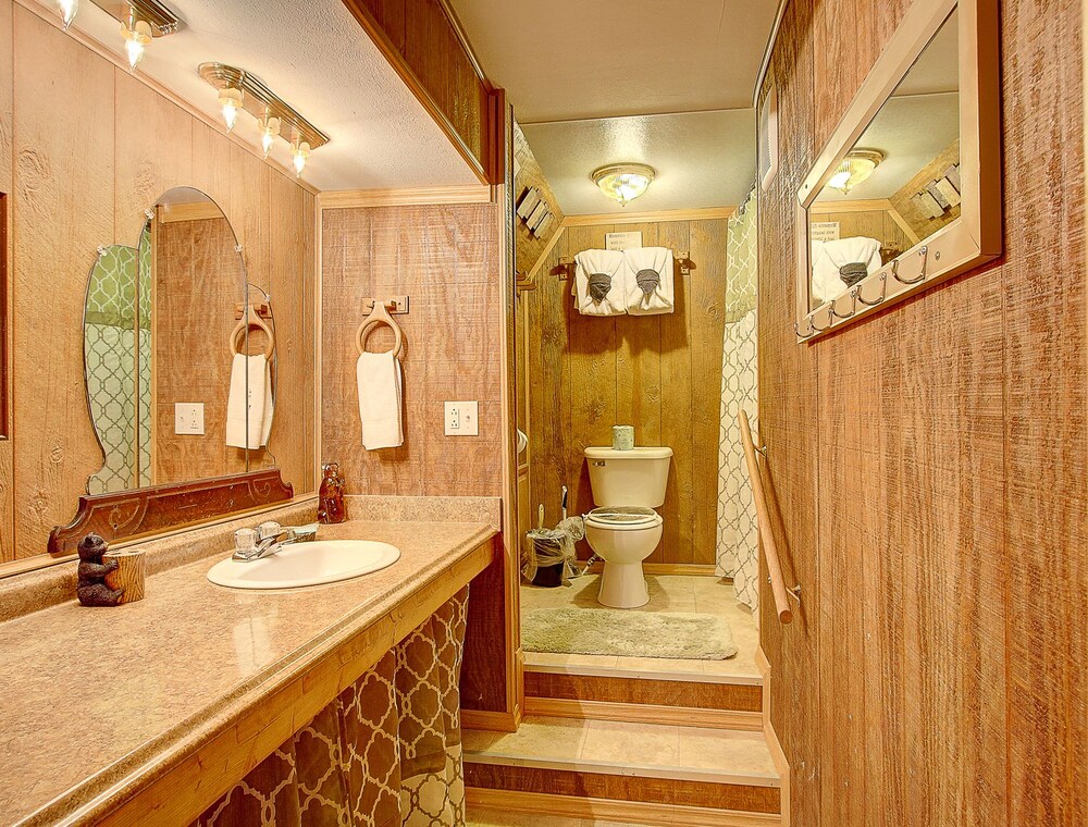 Bear Paw 3 Bedroom Cabin In Gatlinburg Pigeon Forge Hotel