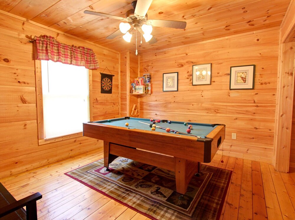 Over The Hill 2 Bedroom Cabin In Gatlinburg Pigeon Forge Hotel