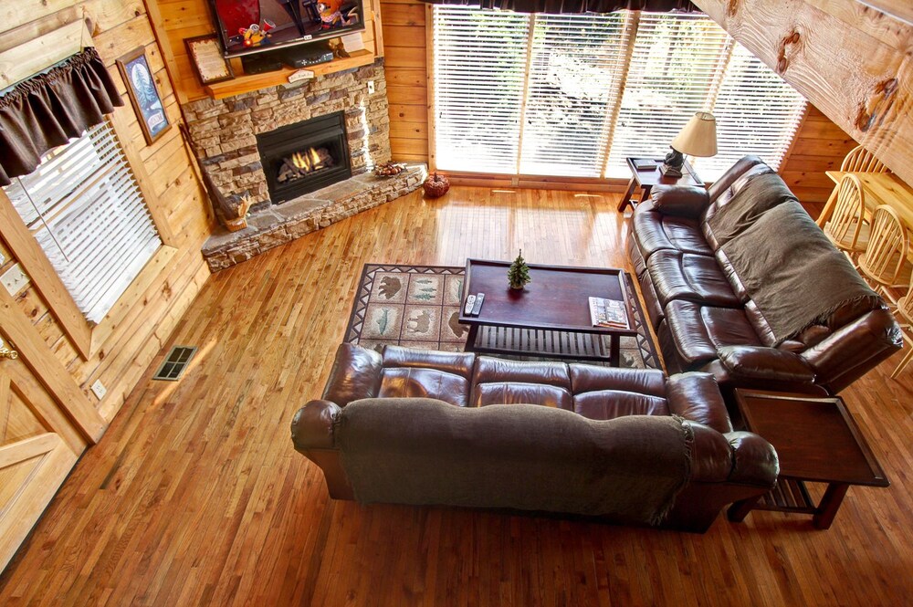 Hollywood In The Hills 6 Bedrooms 5 Bathrooms Cabin