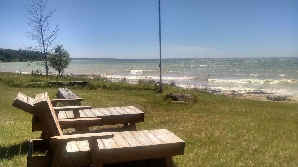 Noc's Landing 2 Bedrooms 1 Bathroom Cabin in Escanaba, United States