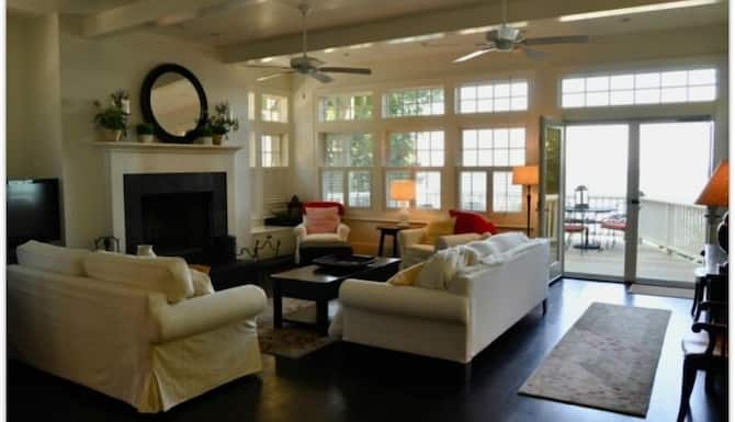 5 Bedroom Private Vacation Home In Benton Harbor 15820 B Lakeshore Rd Expedia Vacation Rentals