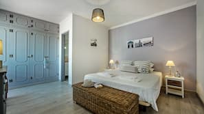 2 bedrooms, iron/ironing board, free WiFi