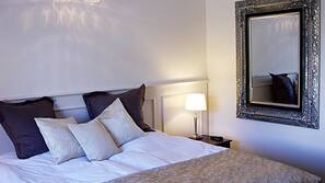 Iron/ironing board, free WiFi, linens, wheelchair access