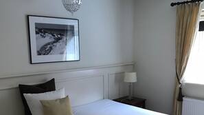 Iron/ironing board, free WiFi, linens, wheelchair access