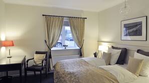 Iron/ironing board, free WiFi, linens, wheelchair access