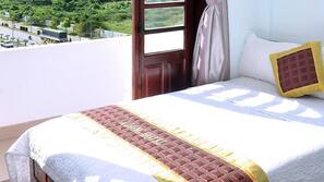 Minibar, desk, free WiFi