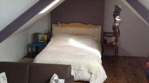 2 bedrooms, desk, iron/ironing board, free cots/infant beds