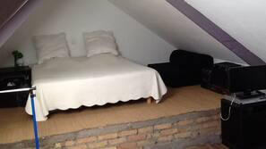 2 bedrooms, desk, iron/ironing board, free cots/infant beds