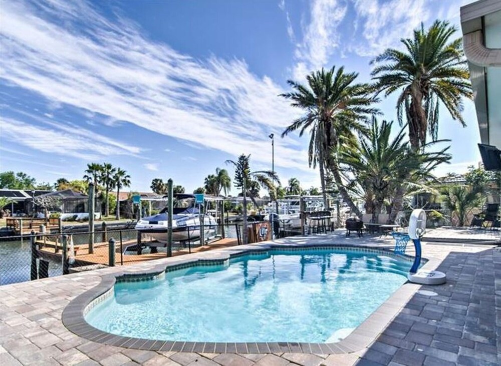 Awesome Waterfront Florida Pool Home With Dock Bring Your Boat In Tampa Hotel Rates Reviews On Orbitz