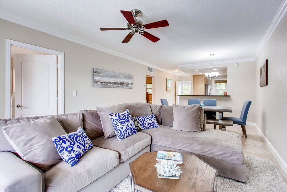 Serenity By The Sea 2 Bedroom 2 Bath Across The Street From