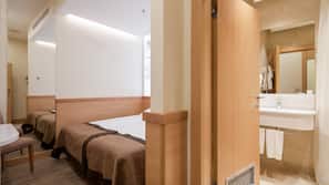 Premium bedding, iron/ironing board, free WiFi